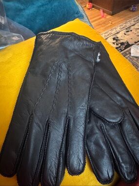 Wilsons Leather Black Men's Leather Gloves with Three-Row Stitching